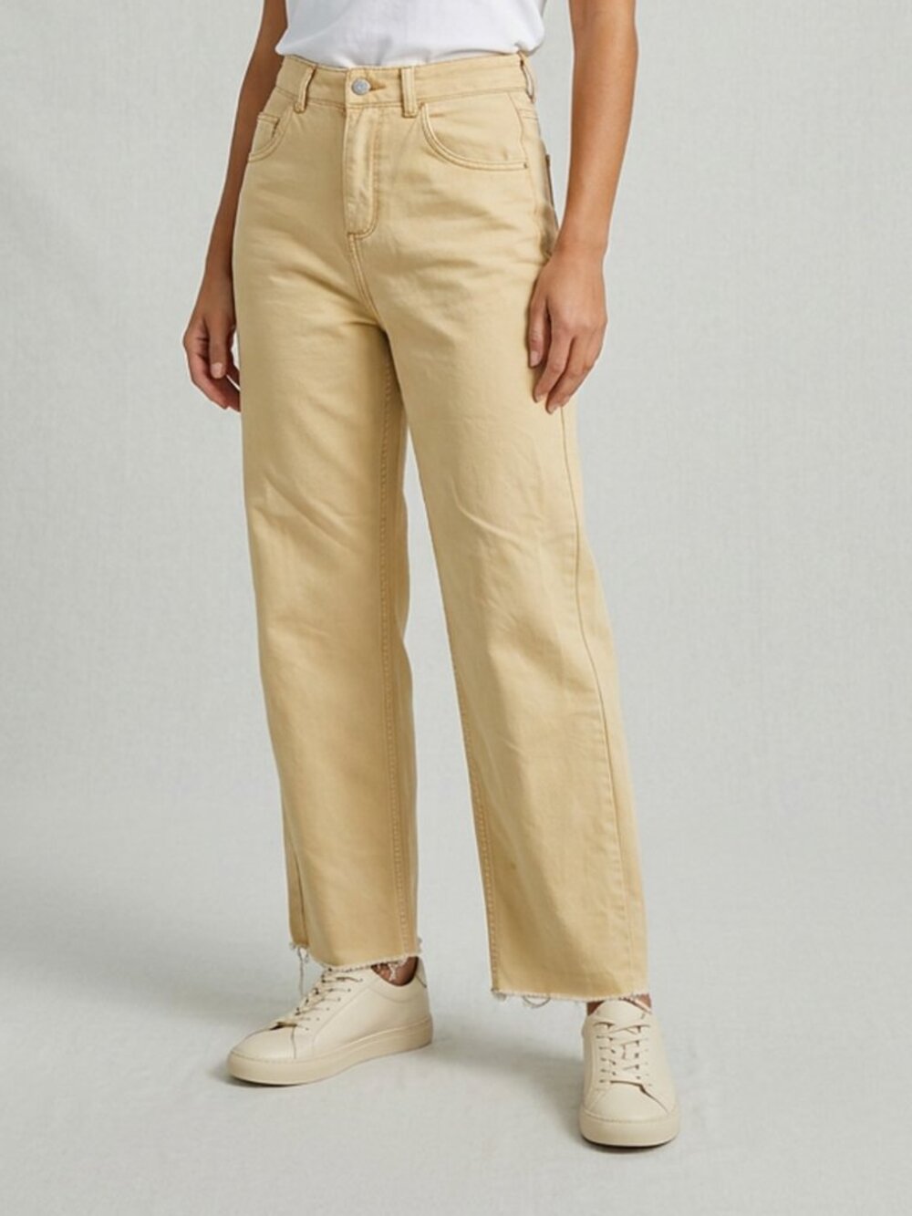 RV Tan Jeans